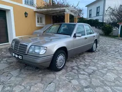 Cinzento Usado 1991 Mercedes E200 Sedan | € 3.700