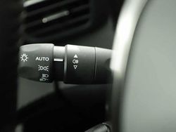 Preto Usado 2024 Peugeot 2008 SUV | € 22.499 (Preço justo)