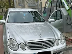 Usado 2002 Mercedes E220 Elegance Sedan | € 12.500