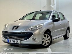 Cinza Usado 2009 Peugeot 206+ Citadino | € 3.250