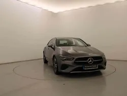 Cinzento mountain Usado 2024 Mercedes CLA180 Sedan | € 41.490 (Preço justo)