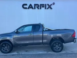 Cinzento Usado 2022 Toyota HiLux Pickup | € 29.999 (Preço justo)