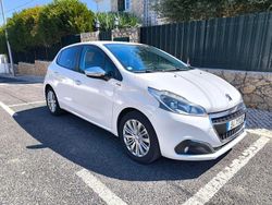 Branco Usado 2019 Peugeot 208 Signature Sky Citadino | € 10.900 (Preço justo)