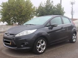 Cinzento Usado 2010 Ford Fiesta Citadino | € 6.300 (Preço justo)