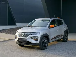 Cinzento Usado 2022 Dacia Spring Comfort Plus Citadino | € 12.250 (Preço justo)
