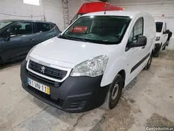 Branco Usado 2018 Peugeot Partner Premium Monovolume | € 13.600 (Preço justo)