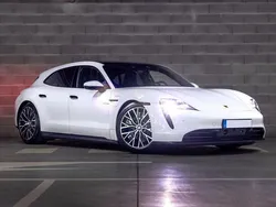 Usado 2022 Porsche Taycan Performance Package Sedan | € 74.415 (Preço justo)