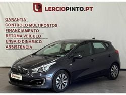 Cinzento Usado 2018 Kia Ceed Turbo Sedan | € 14.450 (Preço justo)