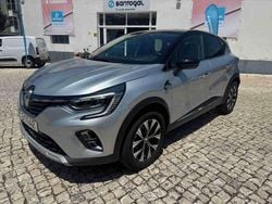 Cinzento Usado 2024 Renault Captur Techno SUV | € 20.990 (Preço justo)