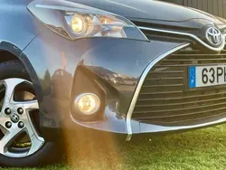 Cinzento Usado 2014 Toyota Yaris Hybrid Citadino | € 13.900 (Caro)