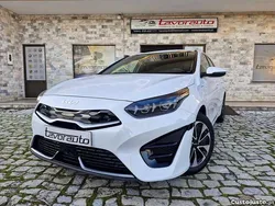Branco Usado 2023 Kia Ceed Sedan | € 25.500 (Preço elevado)