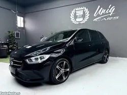 Preto Usado 2020 Mercedes B200 Monovolume | € 28.990
