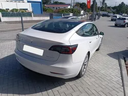 Branco (metalizado) Usado 2021 Tesla Model 3 Performance Sedan | € 29.999 (Bom preço)