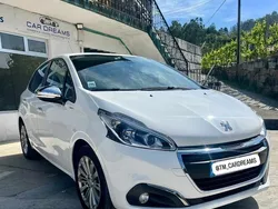 Branco Usado 2018 Peugeot 208 Citadino | € 11.490 (Preço justo)