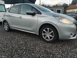 Cinza Usado 2013 Peugeot 208 Citadino | € 7.999 (Preço justo)