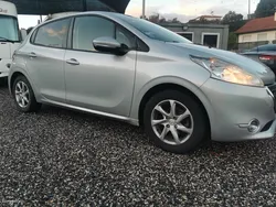 Cinza Usado 2013 Peugeot 208 Citadino | € 7.999 (Preço justo)