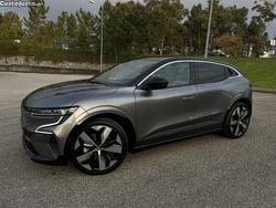 Cinza Usado 2023 Renault Mégane Iconic SUV | € 34.700 (Preço justo)
