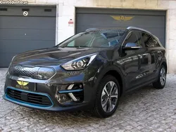 Cinza Usado 2022 Kia e-Niro 3 SUV | € 22.250 (Bom preço)