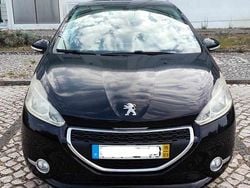 Preto Usado 2015 Peugeot 208 Citadino | € 7.000 (Bom preço)