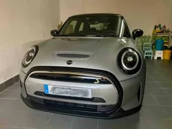 Cinzento Usado 2023 Mini Cooper SE Hatch Citadino | € 24.500 (Preço justo)