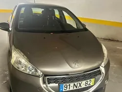 Cinzento Usado 2012 Peugeot 208 Citadino | € 7.350 (Bom preço)