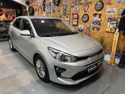 Cinzento Usado 2022 Kia Rio | € 14.000 (Bom preço)