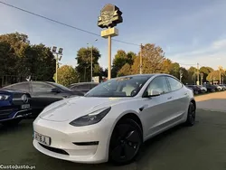 Branco Usado 2022 Tesla Model 3 Sedan | € 36.500 (Preço elevado)