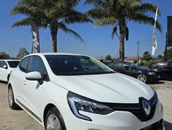Branco (metalizado) Usado 2022 Renault Clio V | € 16.250 (Preço justo)