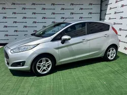 Cinzento Usado 2014 Ford Fiesta Titanium Citadino | € 9.990 (Preço justo)