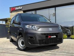 Cinzento Usado 2024 Fiat Doblò Monovolume | € 20.480 (Preço justo)