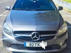 Cinzento Usado 2017 Mercedes A180 Citadino | € 15.500 (Bom preço)