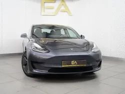 Cinzento Usado 2019 Tesla Model 3 Sedan | € 23.240 (Preço elevado)