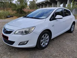 Branco Usado 2015 Opel Astra Selection Citadino | € 8.950 (Preço justo)