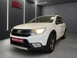 Branco Usado 2018 Dacia Sandero Stepway Citadino | € 12.980 (Preço justo)