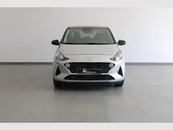 Sleek silver tejadilho preto Usado 2022 Hyundai i10 Comfort Citadino | € 15.400 (Preço justo)