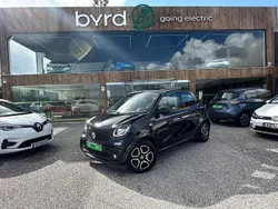 Branco e cinzento Usado 2018 Smart ForFour Electric Drive Passion Sedan | € 9.900 (Preço justo)