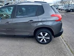 Cinzento Usado 2015 Peugeot 2008 SUV | € 10.500 (Bom preço)