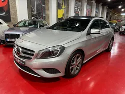Cinzento Usado 2013 Mercedes A180 Urban | € 14.990 (Preço elevado)