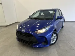 Azul (pintura metalizada) Usado 2022 Toyota Yaris Comfort Sedan | € 17.750 (Preço justo)