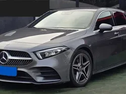 Cinzento Usado 2019 Mercedes A180 AMG line | € 25.900 (Preço justo)