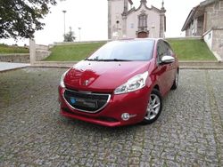 Vermelho Usado 2014 Peugeot 208 Style Citadino | € 7.990 (Preço justo)