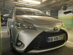 Usado 2018 Toyota Yaris Hybrid Sedan | € 16.500 (Preço justo)