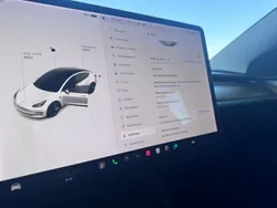 Branco Usado 2021 Tesla Model 3 Standard Range Plus Sedan | € 27.980 (Preço justo)