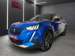 Azul Usado 2023 Peugeot e-2008 SUV | € 26.980 (Preço justo)
