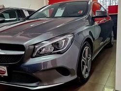 Cinzento Usado 2018 Mercedes CLA200 Shooting Brake Urban Carrinha | € 24.250 (Preço justo)