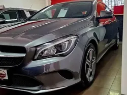 Cinzento Usado 2018 Mercedes CLA200 Shooting Brake Urban Carrinha | € 24.250 (Preço justo)