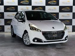 Branco Usado 2017 Peugeot 208 Style Citadino | € 13.750 (Caro)