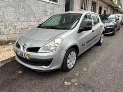 Usado 2006 Renault Clio III Sedan | € 2.850