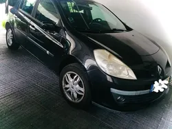 Usado 2006 Renault Clio III Sedan | € 2.750