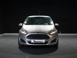 Cinzento Usado 2015 Ford Fiesta Citadino | € 9.750 (Preço justo)